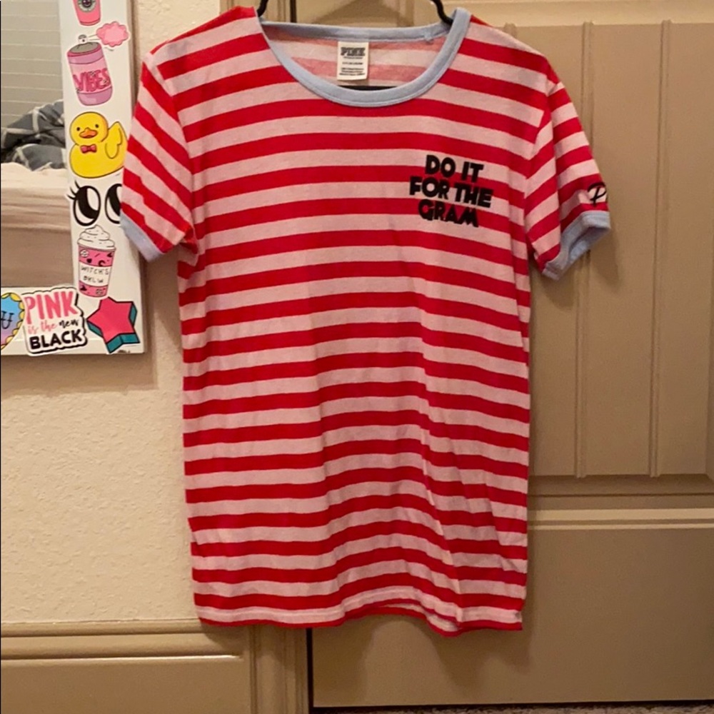vs pink stripped “do it for the gram”  top